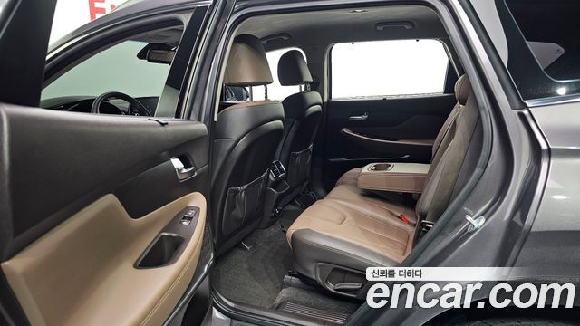 Hyundai Santafe 2019 — photo 18