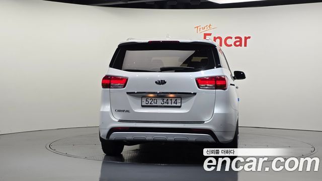 Kia Canival 2018 — photo 4