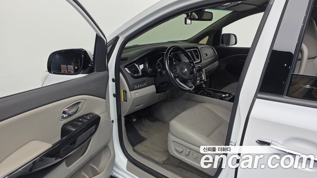 Kia Canival 2018 — photo 10