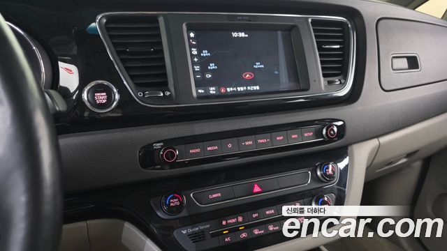 Kia Canival 2018 — photo 12