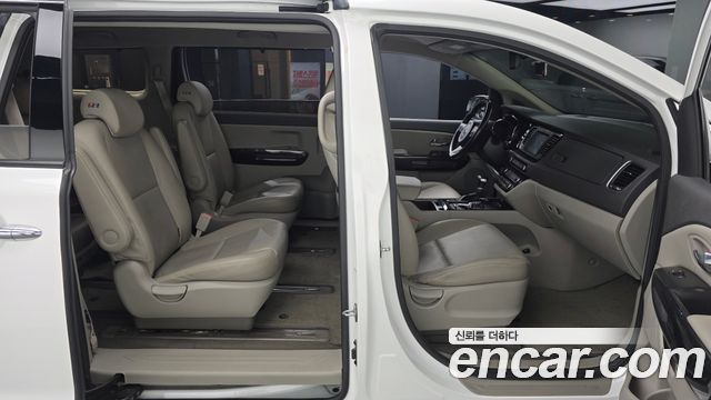 Kia Canival 2018 — photo 20