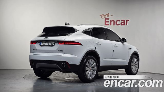 Jaguar E-PACE 2020 — photo 2