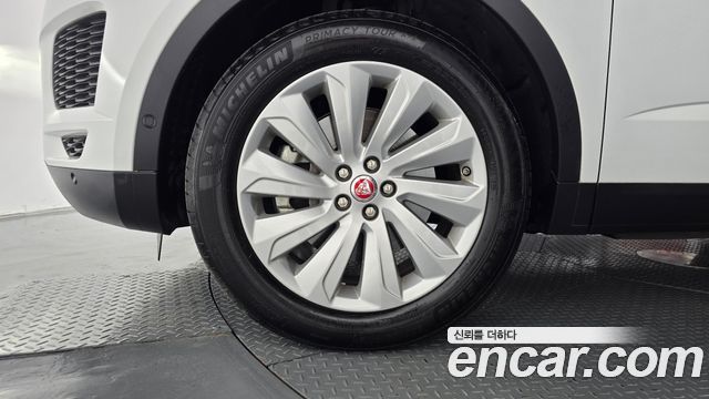 Jaguar E-PACE 2020 — photo 5