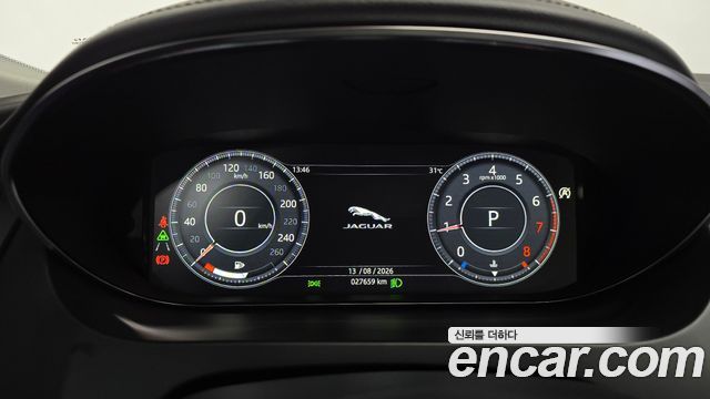Jaguar E-PACE 2020 — photo 11