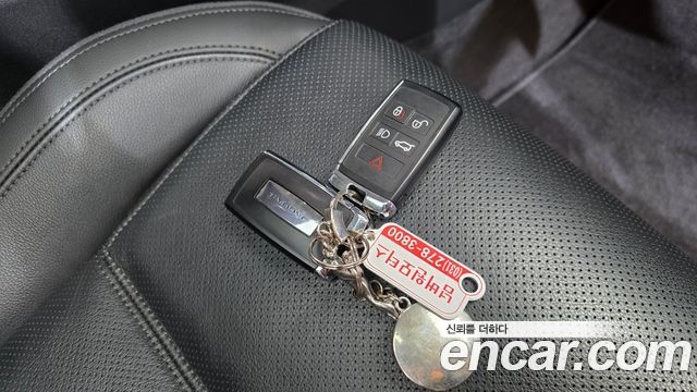 Jaguar E-PACE 2020 — photo 22