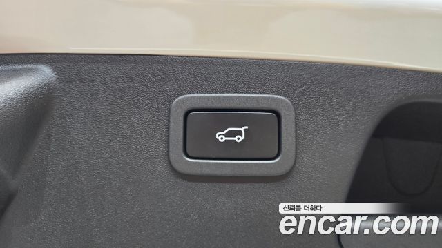 Jaguar E-PACE 2020 — photo 26