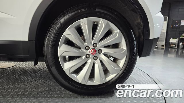 Jaguar E-PACE 2020 — photo 7