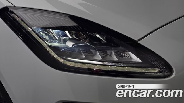 Jaguar E-PACE 2020 — photo 8