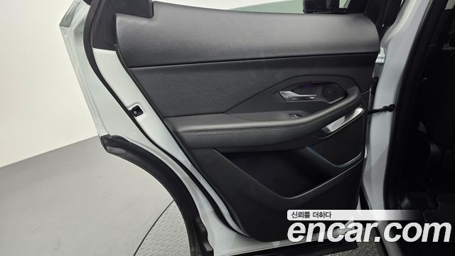 Jaguar E-PACE 2020 — photo 15