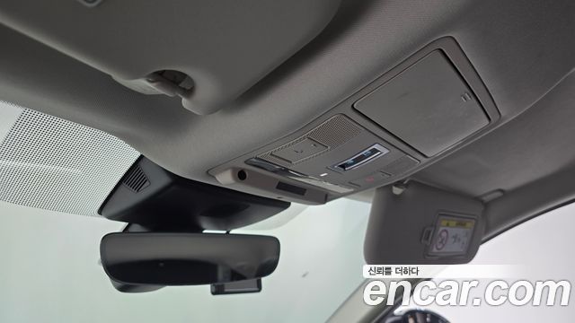 Jaguar E-PACE 2020 — photo 28