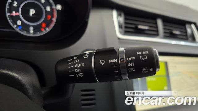 Jaguar E-PACE 2020 — photo 29