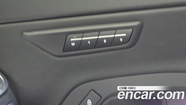 Jaguar E-PACE 2020 — photo 34