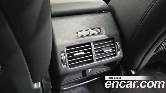 Jaguar E-PACE 2020 — photo 35