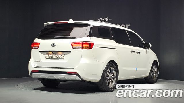 Kia Canival 2017 — photo 2