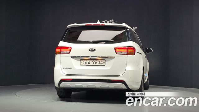 Kia Canival 2017 — photo 4