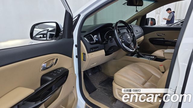 Kia Canival 2017 — photo 10