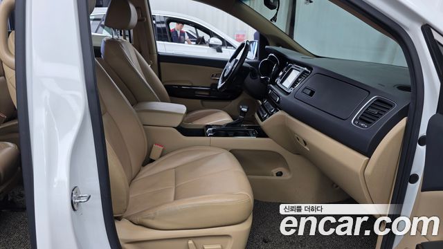 Kia Canival 2017 — photo 11