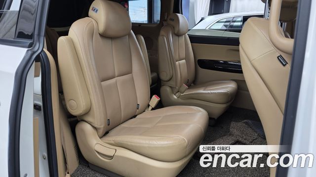 Kia Canival 2017 — photo 12