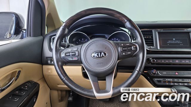 Kia Canival 2017 — photo 13
