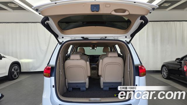 Kia Canival 2017 — photo 20