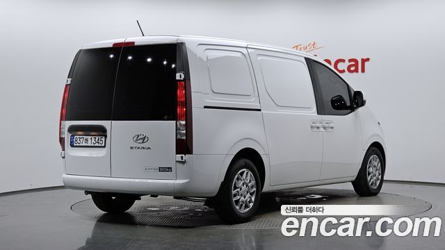 Hyundai Staria 2023 — photo 2