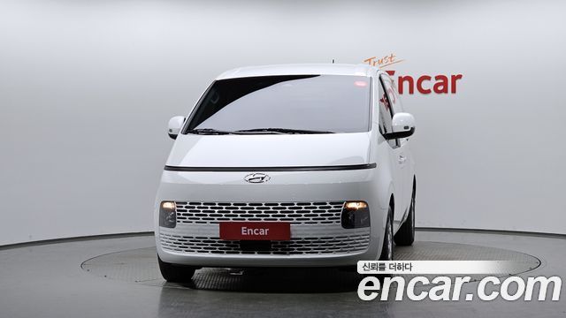 Hyundai Staria 2023 — photo 3
