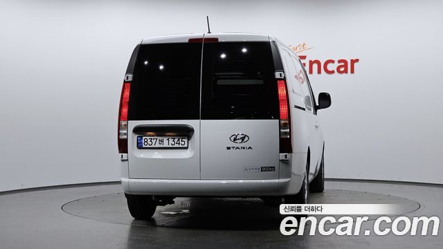 Hyundai Staria 2023 — photo 4