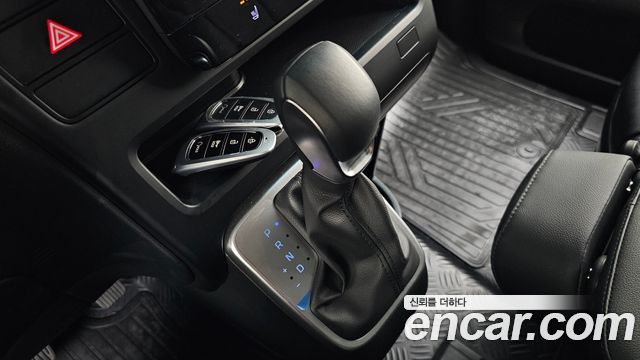 Hyundai Staria 2023 — photo 12