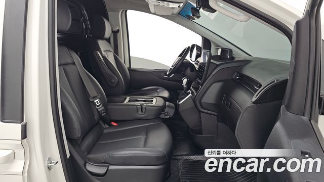 Hyundai Staria 2023 — photo 16
