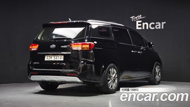 Kia Canival 2018 — photo 2