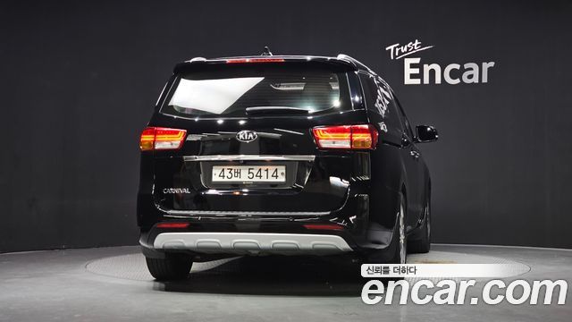 Kia Canival 2018 — photo 4
