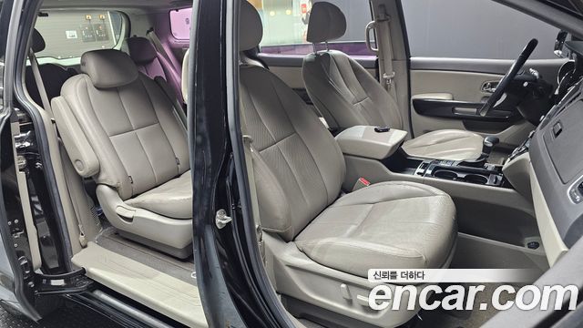 Kia Canival 2018 — photo 18