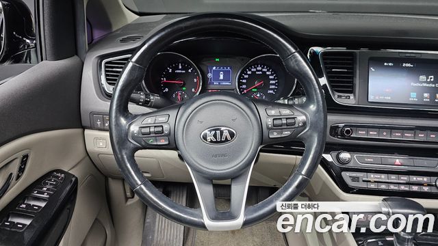Kia Canival 2018 — photo 20