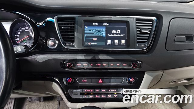 Kia Canival 2018 — photo 21