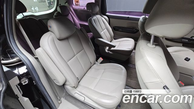 Kia Canival 2018 — photo 16