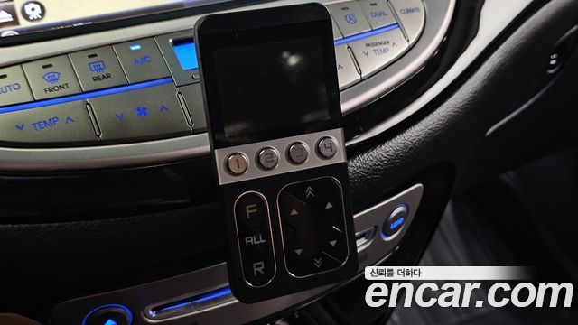Hyundai Genesis 2012 — photo 18