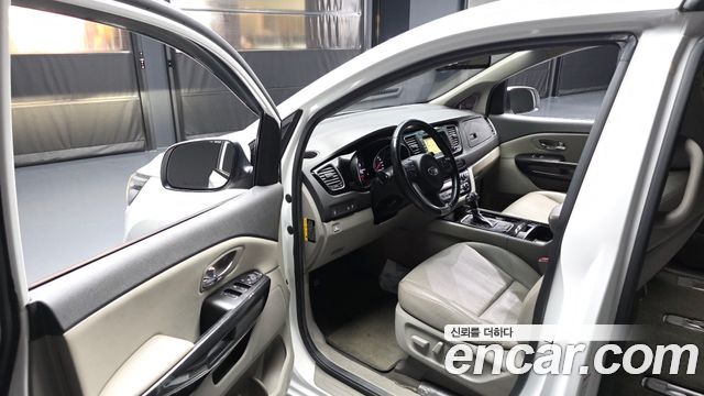 Kia Canival 2016 — photo 13