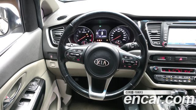 Kia Canival 2016 — photo 19