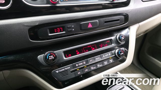 Kia Canival 2016 — photo 22