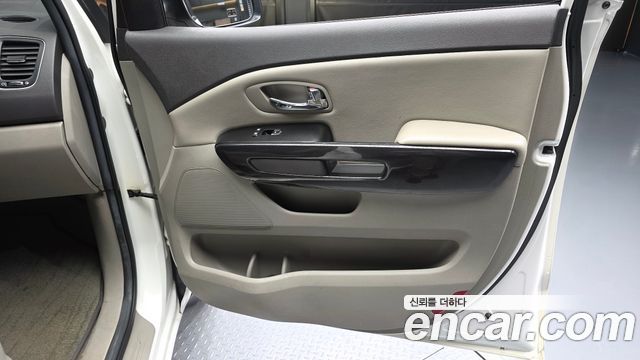 Kia Canival 2016 — photo 14