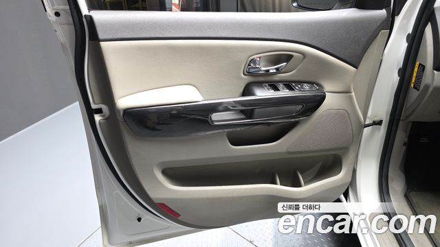 Kia Canival 2016 — photo 15