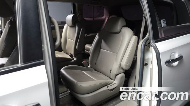 Kia Canival 2016 — photo 16
