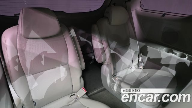 Kia Canival 2016 — photo 28