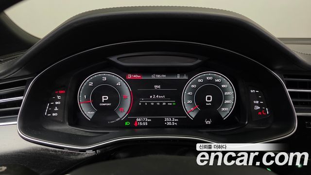 Audi Q8 2022 — photo 11