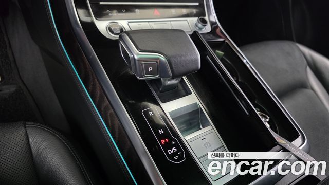 Audi Q8 2022 — photo 12