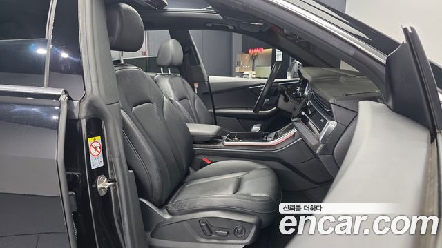 Audi Q8 2022 — photo 17