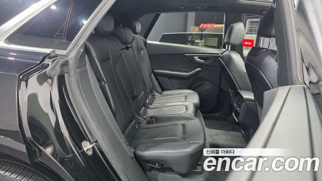 Audi Q8 2022 — photo 18