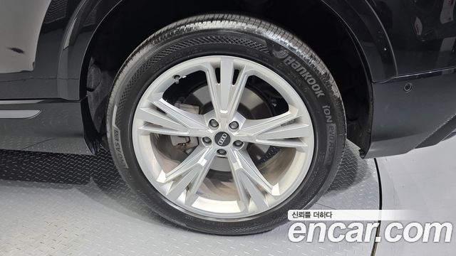 Audi Q8 2022 — photo 7