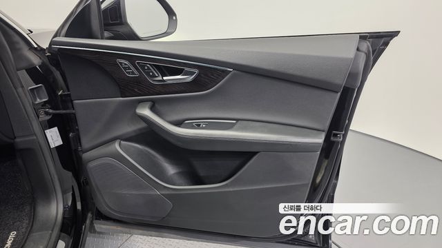 Audi Q8 2022 — photo 15