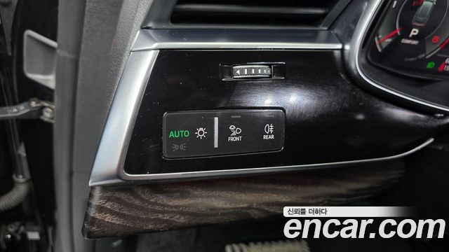 Audi Q8 2022 — photo 29